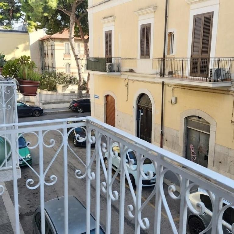 GuestHost - Central Apartment near train station - Two-Bedroom Apartment - 16