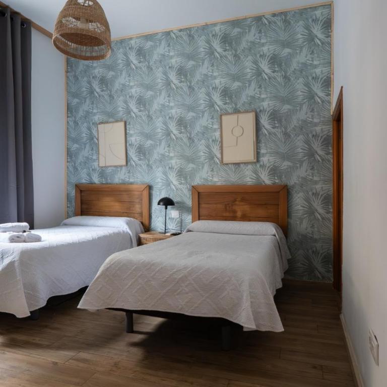 Hostal La Muralla - Habitación Doble con baño privado - 1 o 2 camas - 4