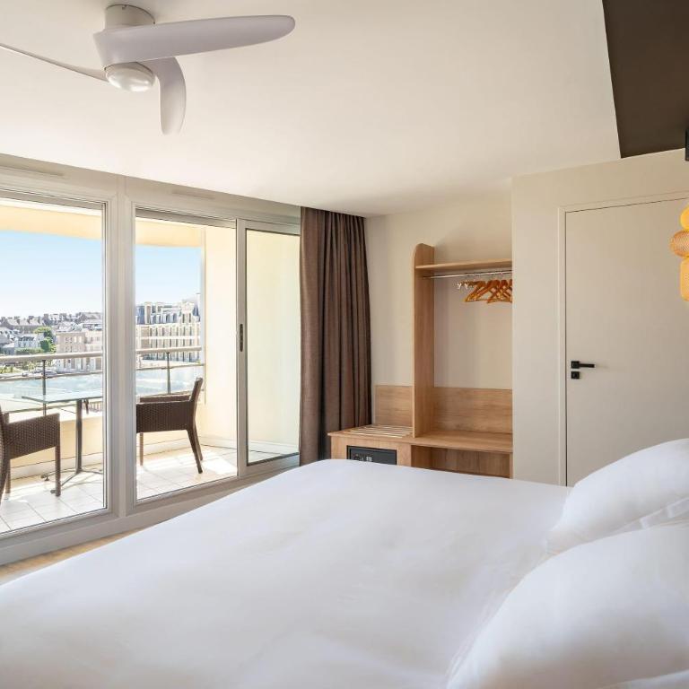 Best Western Hotel Le Crystal Dinard - Chambre Lit Queen-Size Supérieure avec Terrasse - Front de Mer/Non-Fumeurs - 2