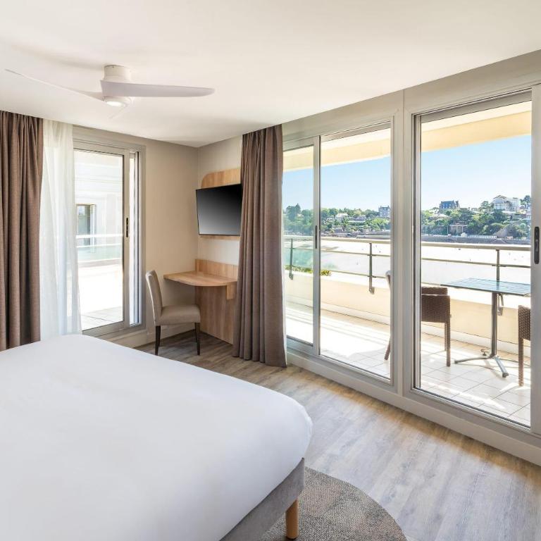 Best Western Hotel Le Crystal Dinard - Chambre Lit Queen-Size Supérieure avec Terrasse - Front de Mer/Non-Fumeurs - 3