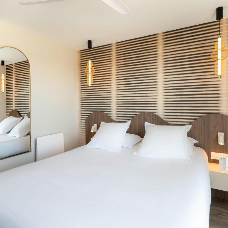 Best Western Hotel Le Crystal Dinard - Chambre Lit Queen-Size Confort avec Balcon - Front de Mer/Non-Fumeurs - 3