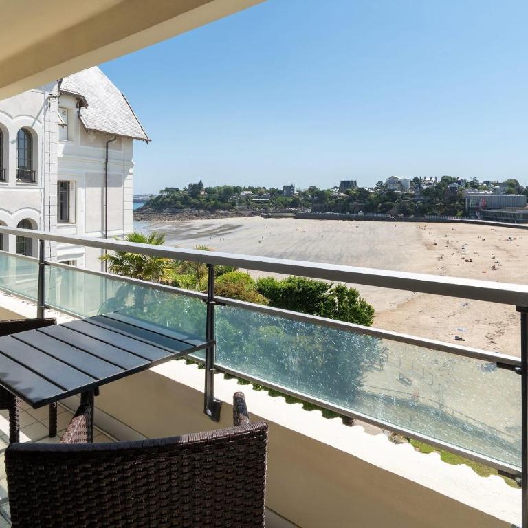 Best Western Hotel Le Crystal Dinard - Chambre Lit Queen-Size Supérieure avec Terrasse - Front de Mer/Non-Fumeurs - 10