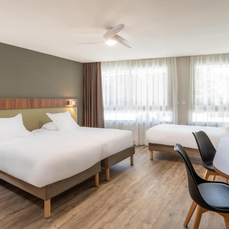 Best Western Hotel Le Crystal Dinard - Chambre Familiale avec 3 Lits Simples - Non-Fumeurs - 2