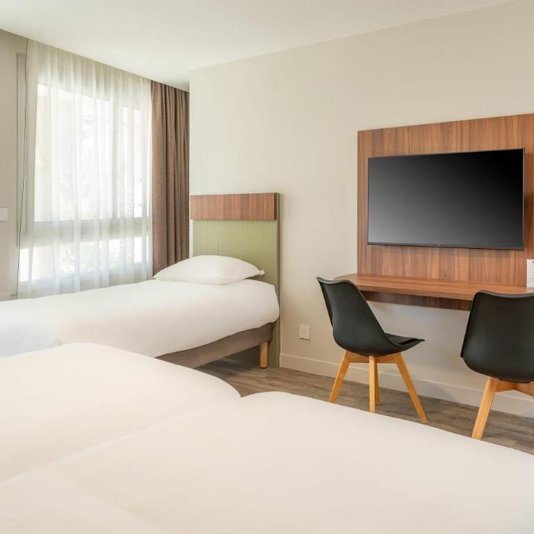 Best Western Hotel Le Crystal Dinard - Chambre Familiale avec 3 Lits Simples - Non-Fumeurs - 3