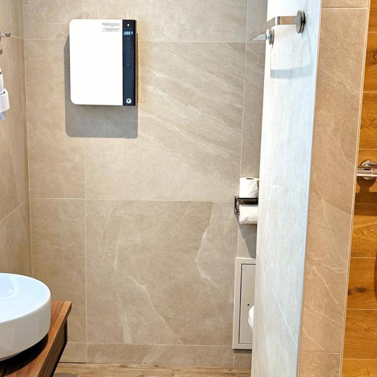 Best Western Hotel Le Crystal Dinard - Chambre Familiale avec 3 Lits Simples - Non-Fumeurs - 6