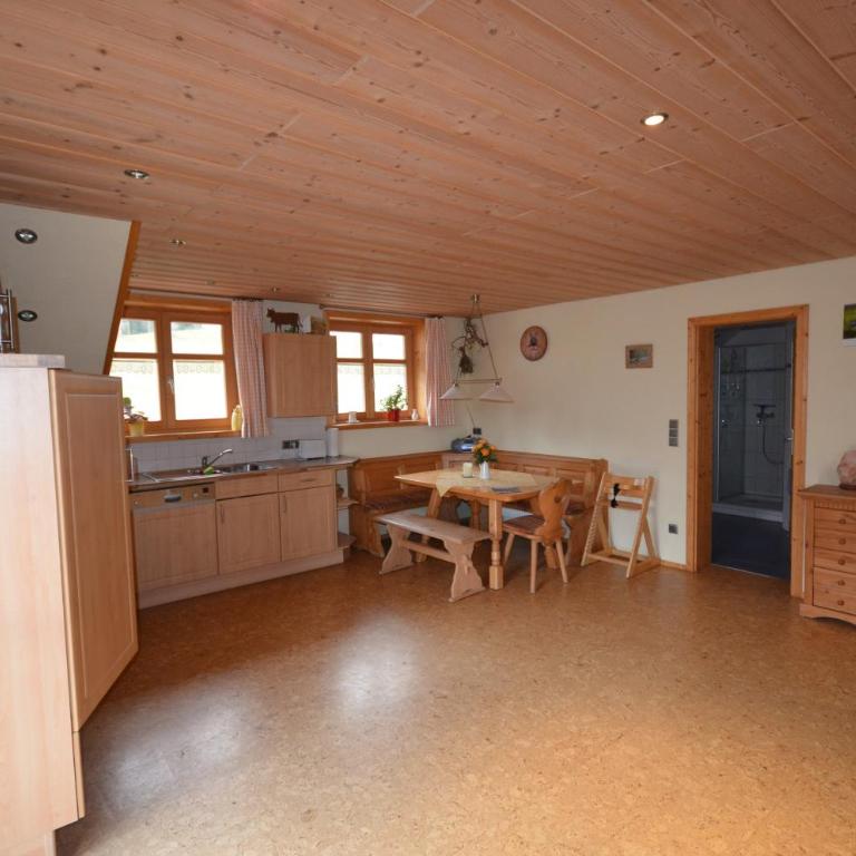 Ferienhof Milz - Apartment mit 3 Schlafzimmern und Balkon - 2
