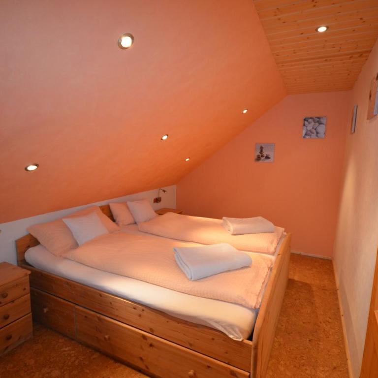 Ferienhof Milz - Apartment mit 3 Schlafzimmern und Balkon - 3