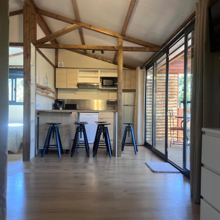 Camping Familial Buffalo Hacienda - Chalet avec jacuzzi - 4