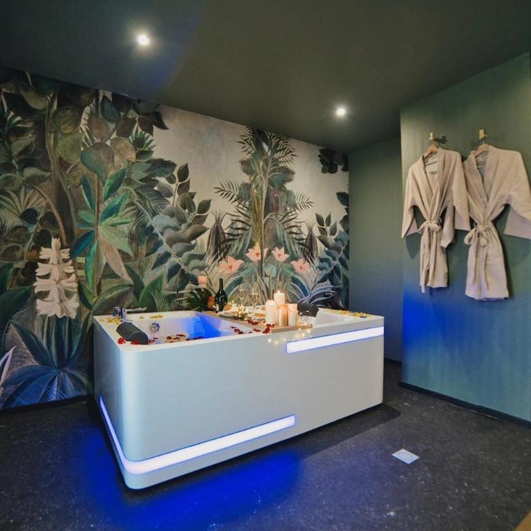 By FLB Property - Suite Charmes & Spa Privatif - One-Bedroom Apartment with Spa Bath - 11