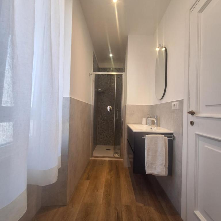 Civico 24 - Camera Matrimoniale con Bagno Privato - 9