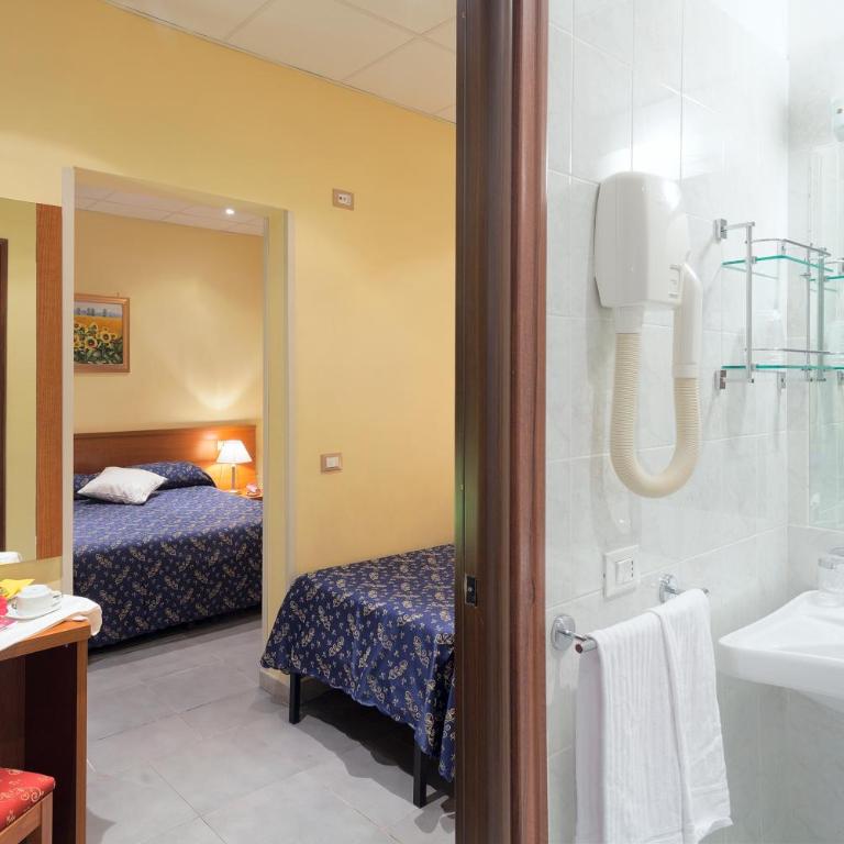 Hotel Oriente - Quadruple Room - 9