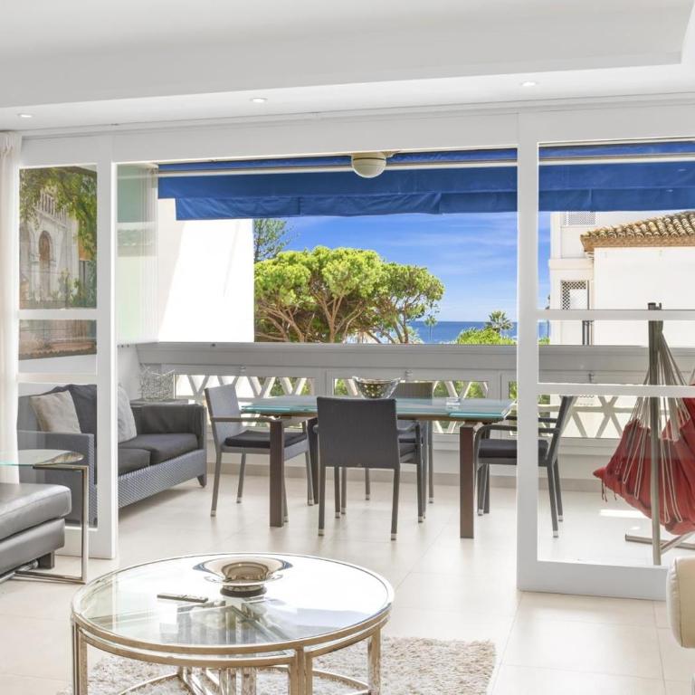 Modern 2 Bedroom Apartment, with Sea Views, in Playas del Duque - Puerto Banús - Apartamento de 2 dormitorios - 3