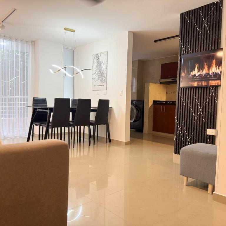 Hermoso apartamento totalmente amoblado - Three-Bedroom Deluxe Apartment - 1