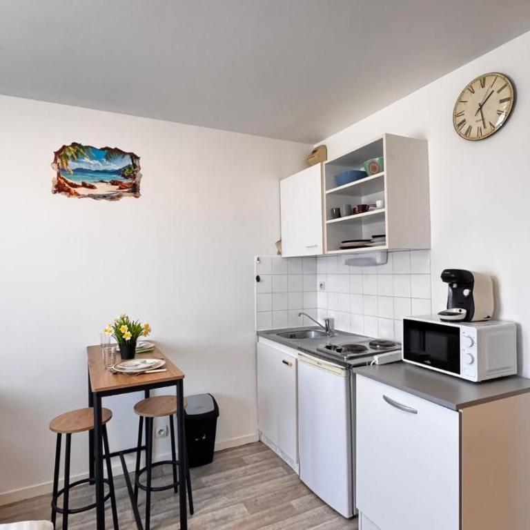 Le Nid Douillet, avec parking gratuit, proche des facultés - Appartement - 23