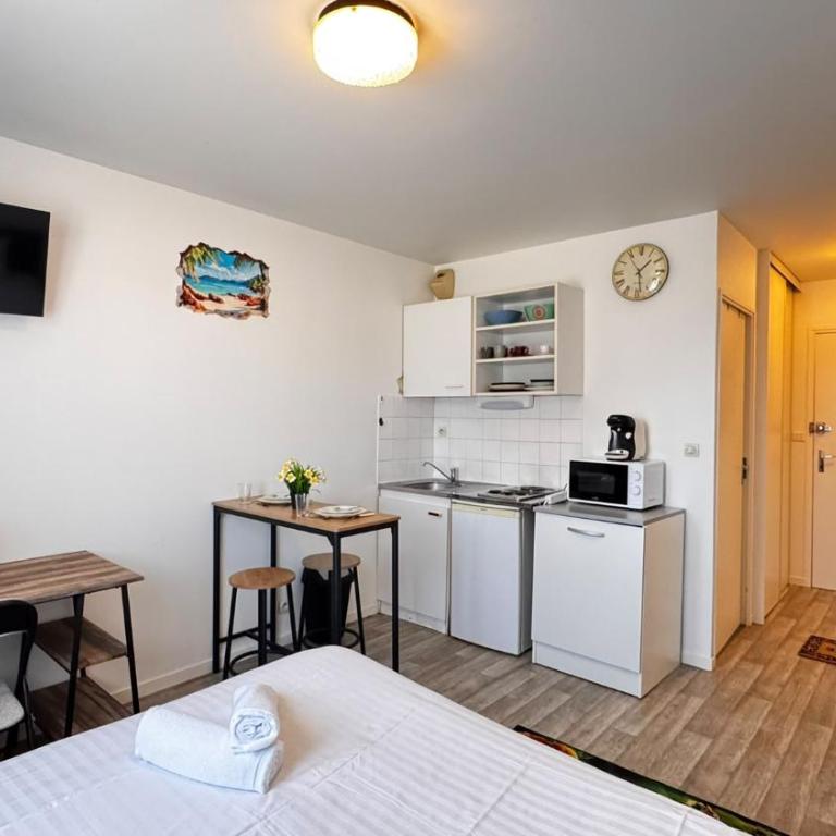 Le Nid Douillet, avec parking gratuit, proche des facultés - Appartement - 35