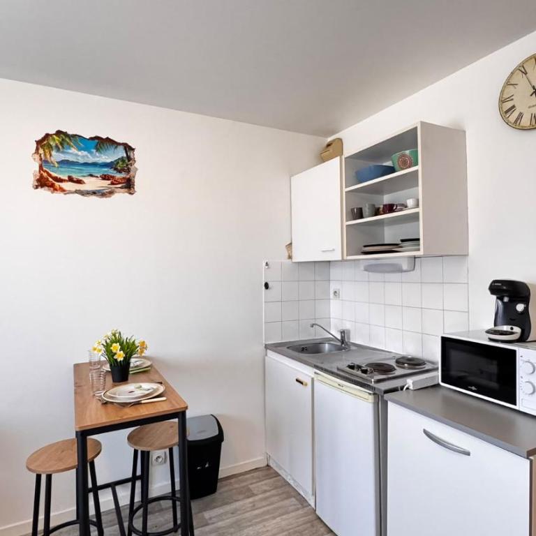 Le Nid Douillet, avec parking gratuit, proche des facultés - Appartement - 10