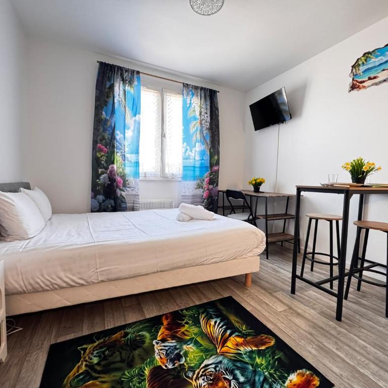 Le Nid Douillet, avec parking gratuit, proche des facultés - Appartement - 40