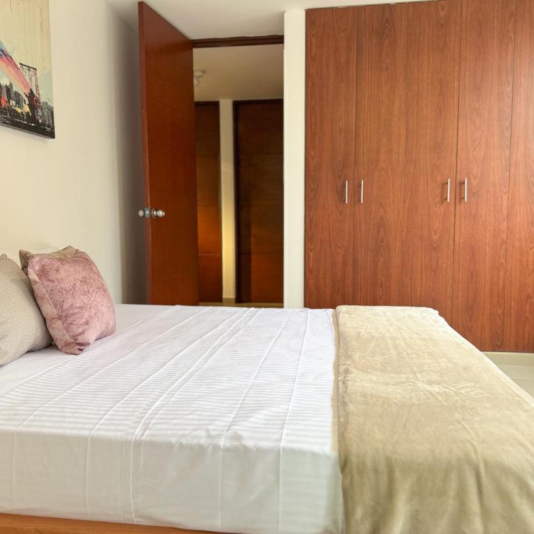 Hermoso apartamento totalmente amoblado - Three-Bedroom Deluxe Apartment - 11