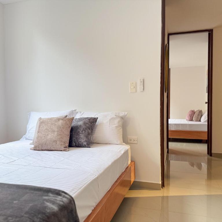 Hermoso apartamento totalmente amoblado - Three-Bedroom Deluxe Apartment - 14