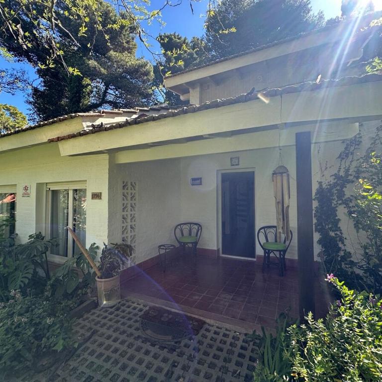 Cálida casa con naturaleza en bosque pinamarense - Casa - 33