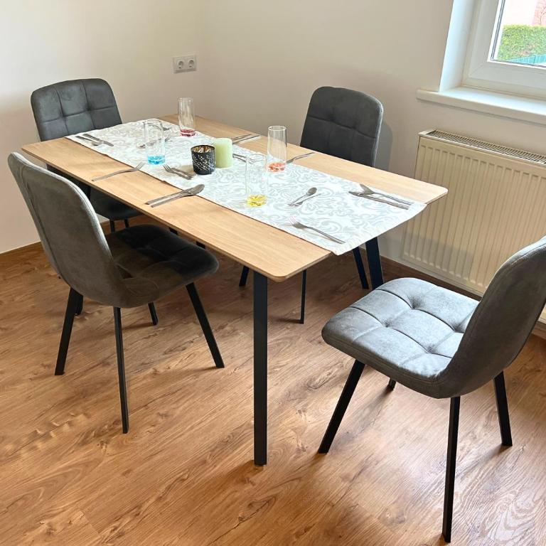 Monteurzimmer- & Apartments Wochenzimmer - Apartment mit 3 Schlafzimmern und Aussicht - 8