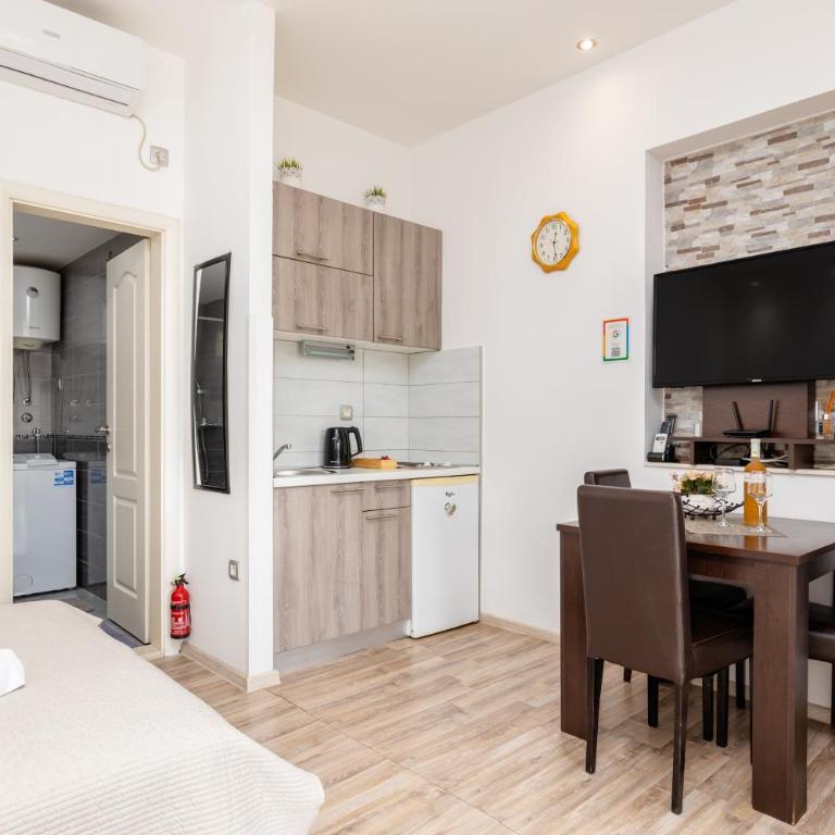 City Center Apartment-Old Town Terrace retreat - Studio with Balcony - 1