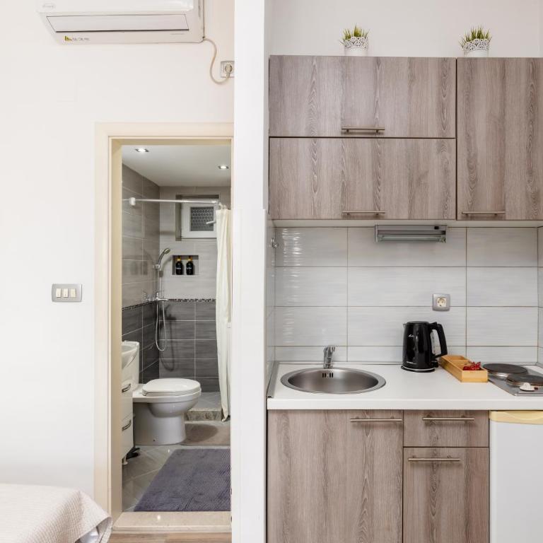 City Center Apartment-Old Town Terrace retreat - Studio with Balcony - 15