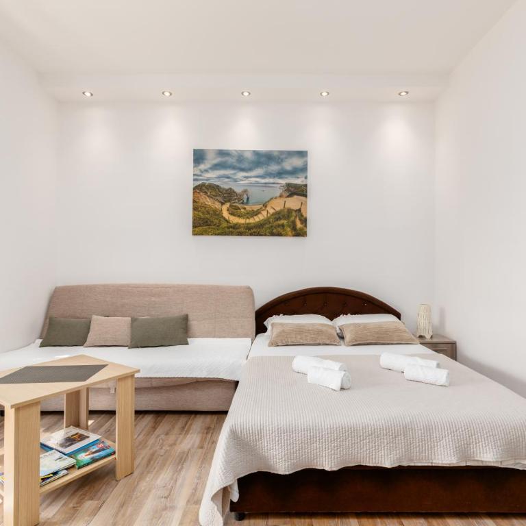 City Center Apartment-Old Town Terrace retreat - Studio with Balcony - 10