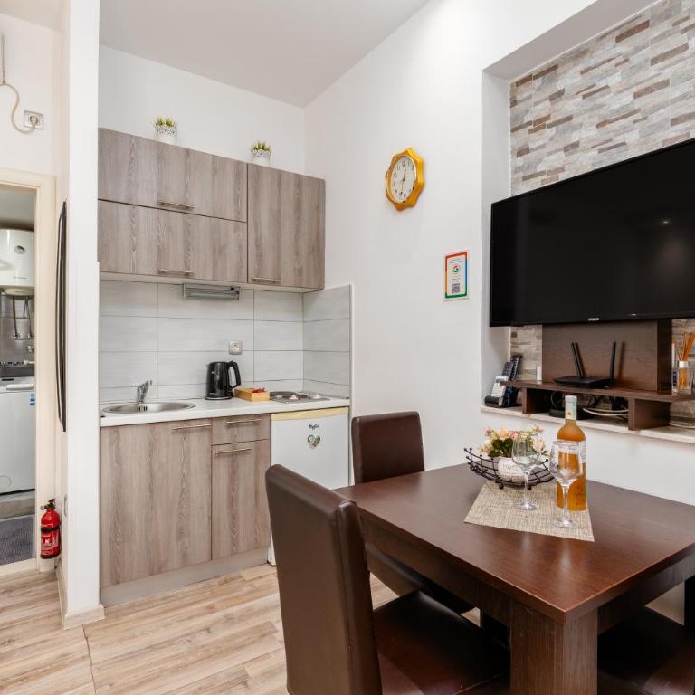City Center Apartment-Old Town Terrace retreat - Studio with Balcony - 14