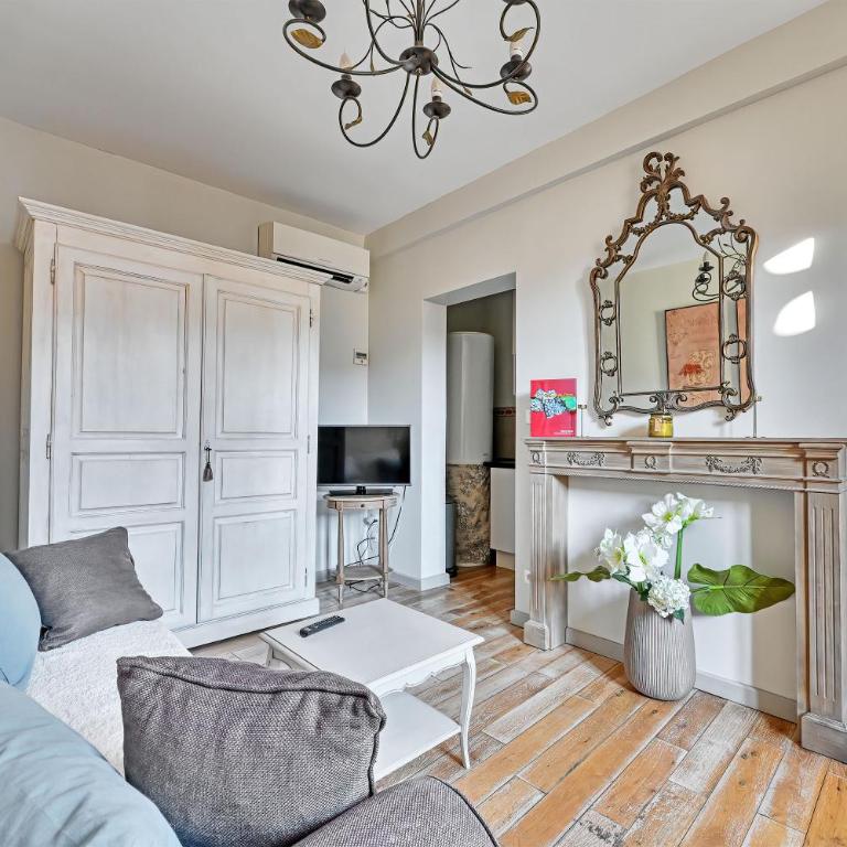 Au cœur des Papes, dans bâtisse de charme studios & appartements en cœur de ville - Appartement 1 Chambre - 12
