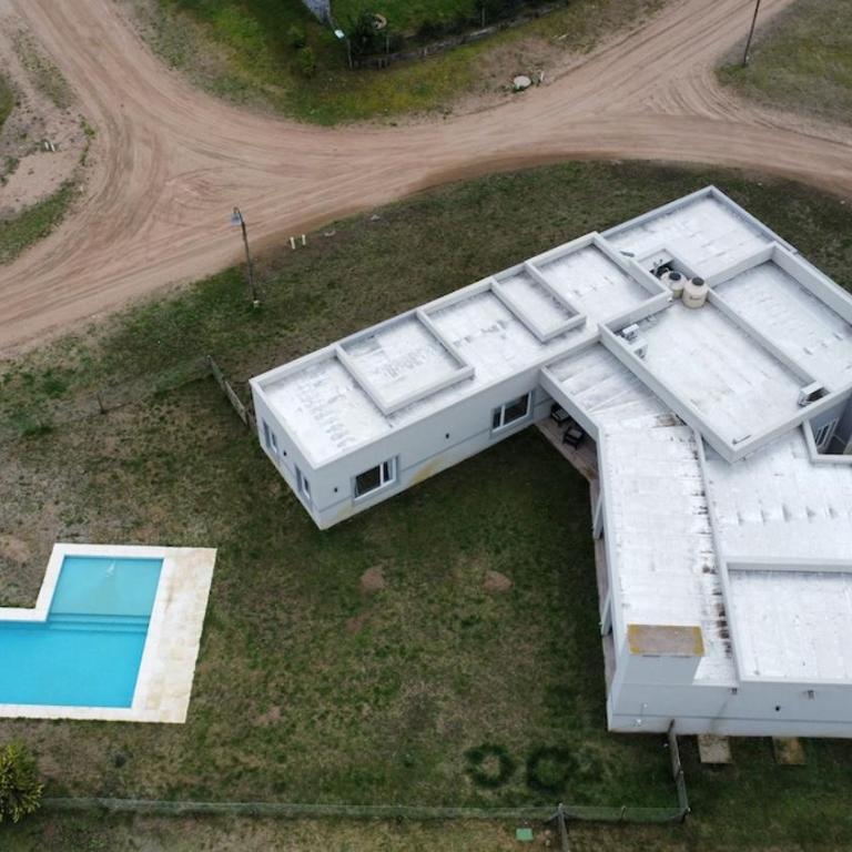Casa con pileta y comodidades en Costa Esmeralda - Vacation Home - 33