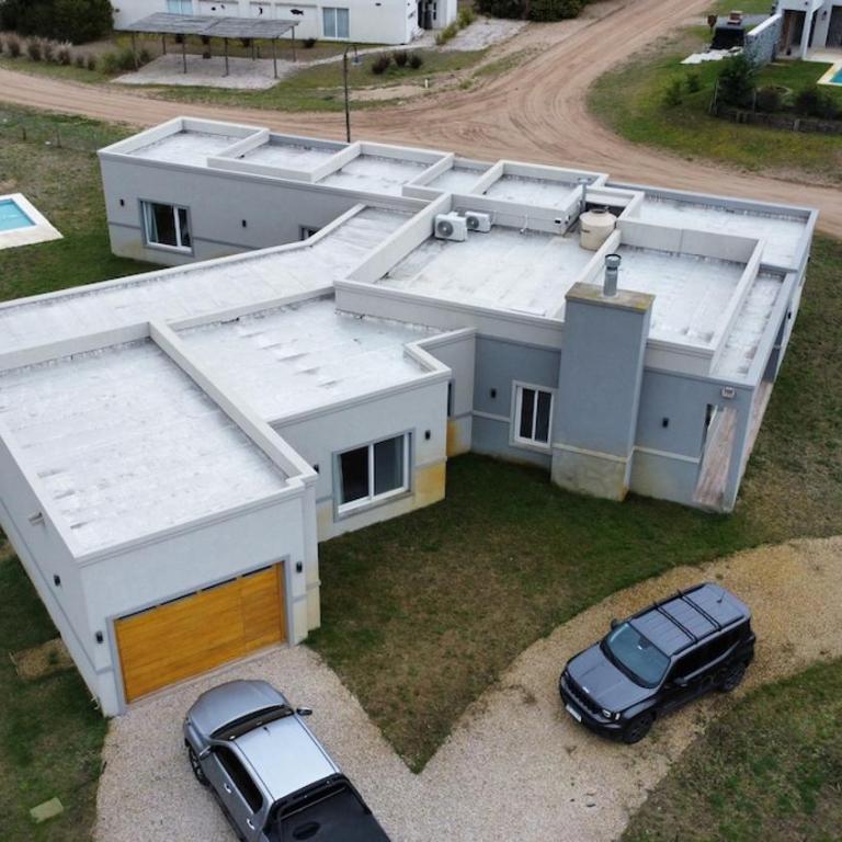 Casa con pileta y comodidades en Costa Esmeralda - Vacation Home - 35