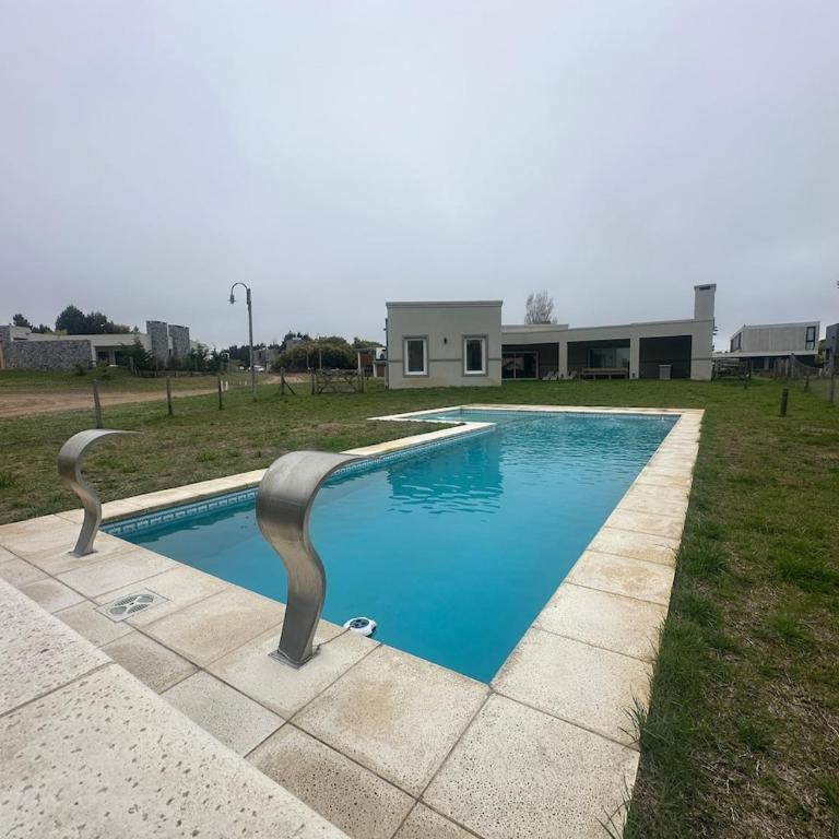 Casa con pileta y comodidades en Costa Esmeralda - Vacation Home - 32