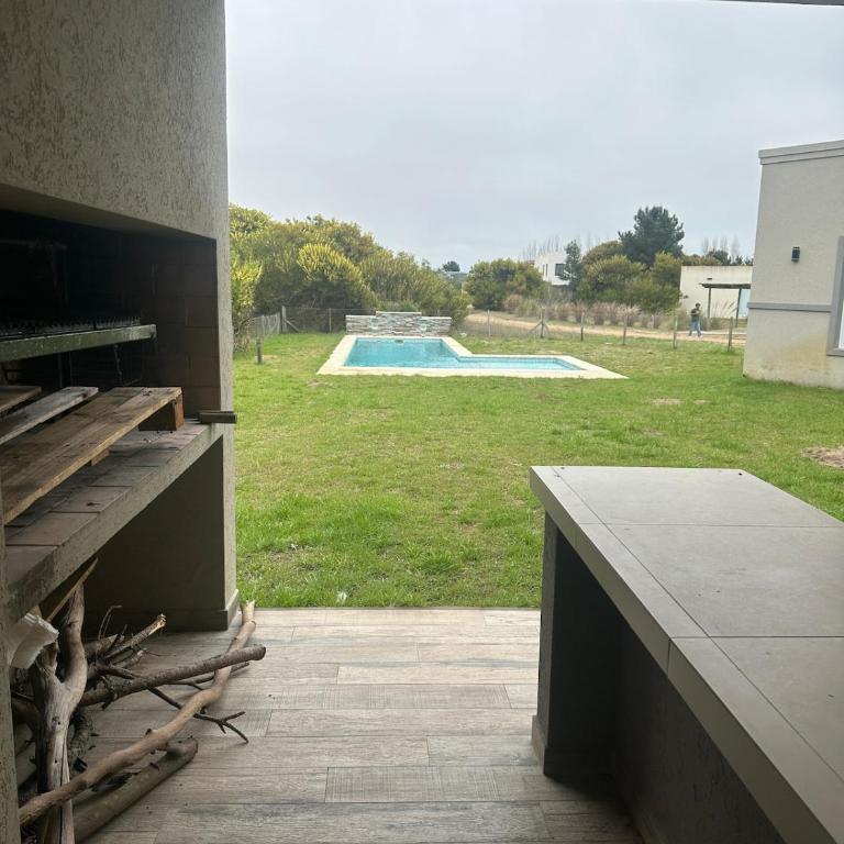 Casa con pileta y comodidades en Costa Esmeralda - Vacation Home - 28