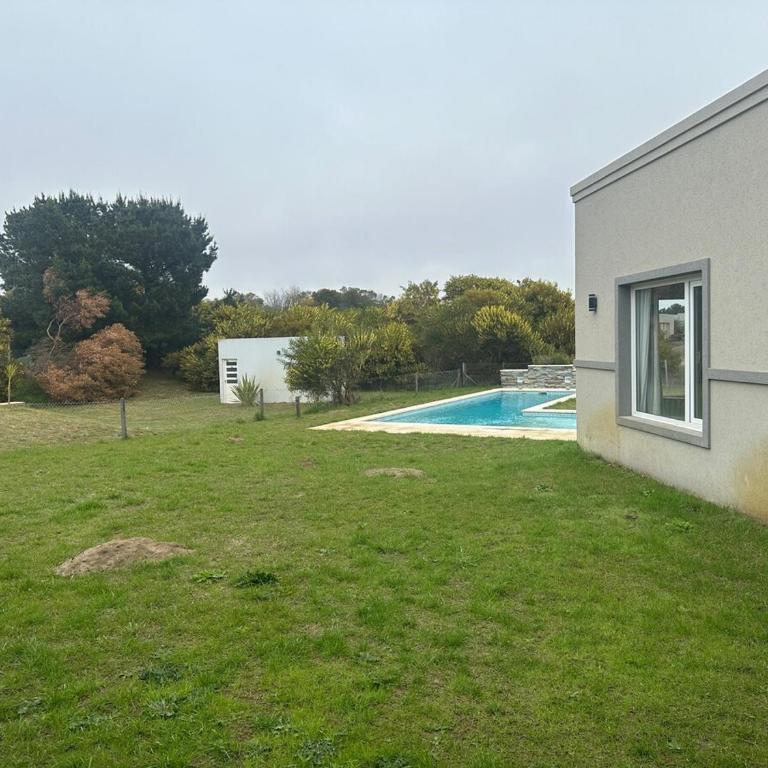 Casa con pileta y comodidades en Costa Esmeralda - Vacation Home - 29