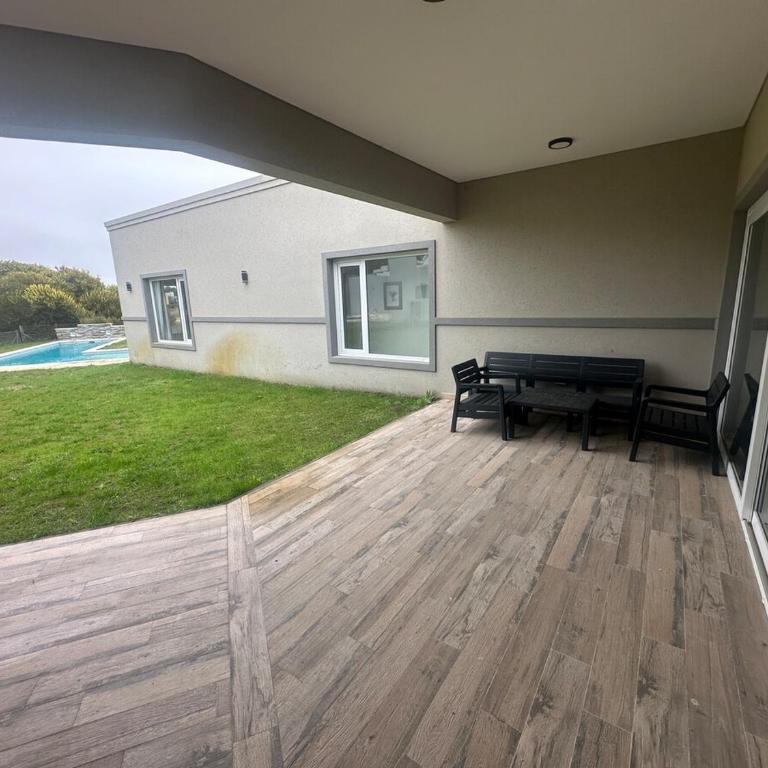 Casa con pileta y comodidades en Costa Esmeralda - Vacation Home - 26