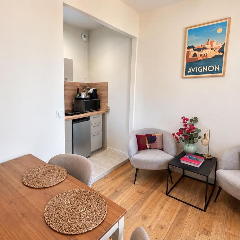 Au cœur des Papes, dans bâtisse de charme studios & appartements en cœur de ville - Appartement 1 Chambre - 5
