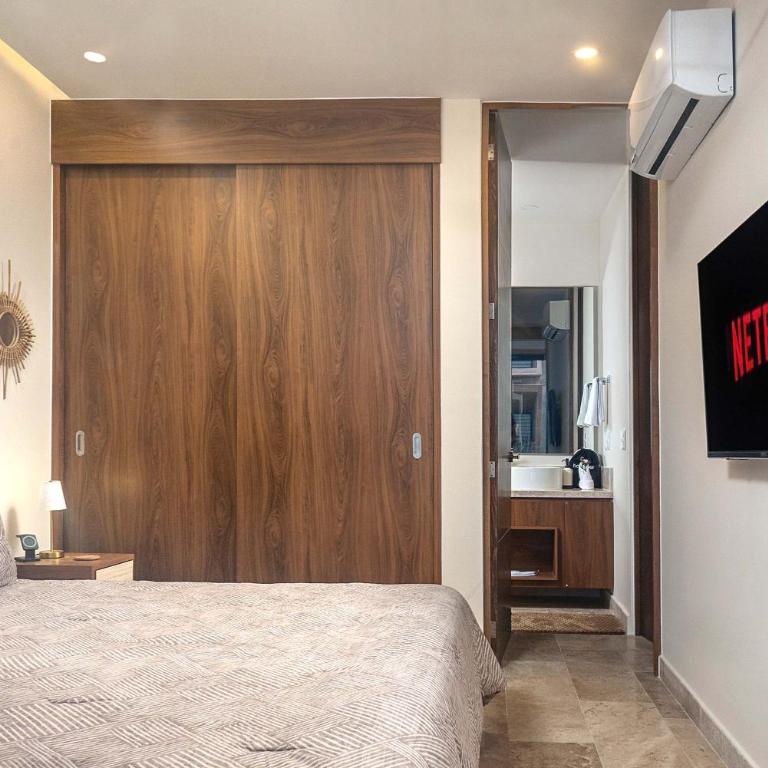 Rooftop Pool & Stylish Retreat in Playa del Carmen - Apartment - 24