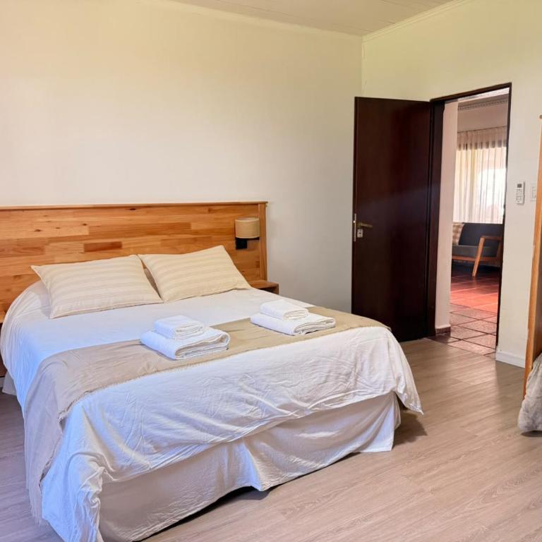 Chalet zona Norte con salida al lago "La Casona" - Casa Vacacional de 3 dormitorios - 28