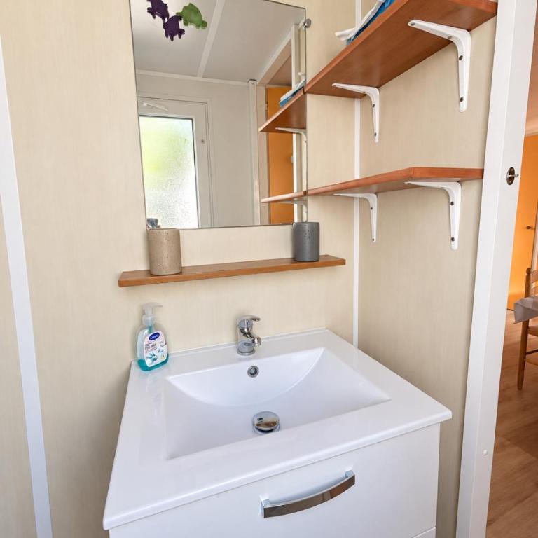 Mobil-home Camping de lEscale C5 piscine & plages - Mobile Home - 17