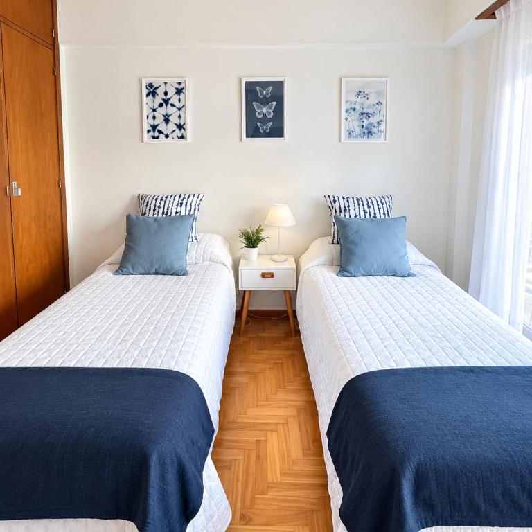 Depto. en la bella plaza Mitre. Luminoso y amplio. - Two-Bedroom Apartment - 17