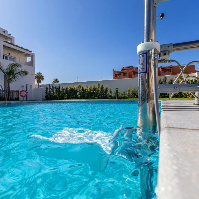 Cerca de la playa, piscina, terraza, vistas - Apartamento de 2 dormitorios con terraza - 12