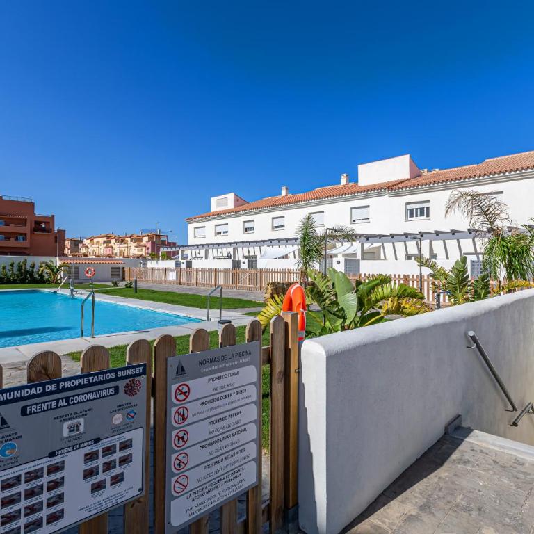 Cerca de la playa, piscina, terraza, vistas - Apartamento de 2 dormitorios con terraza - 15