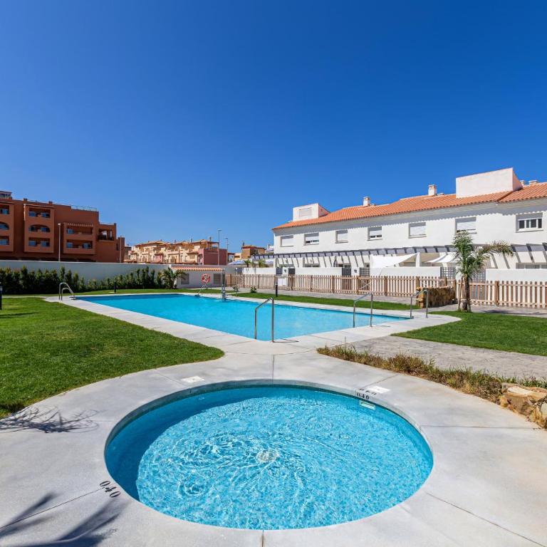 Cerca de la playa, piscina, terraza, vistas - Apartamento de 2 dormitorios con terraza - 14