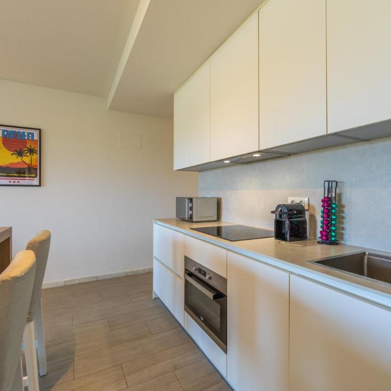 Cerca de la playa, piscina, terraza, vistas - Apartamento de 2 dormitorios con terraza - 24