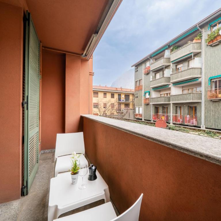 Lake Como - Front Station - Lake at 2 min - Wifi - One-Bedroom Apartment with View - 3