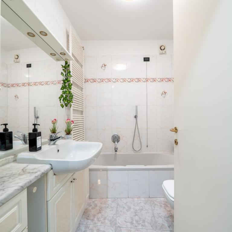 Lake Como - Front Station - Lake at 2 min - Wifi - One-Bedroom Apartment with View - 5