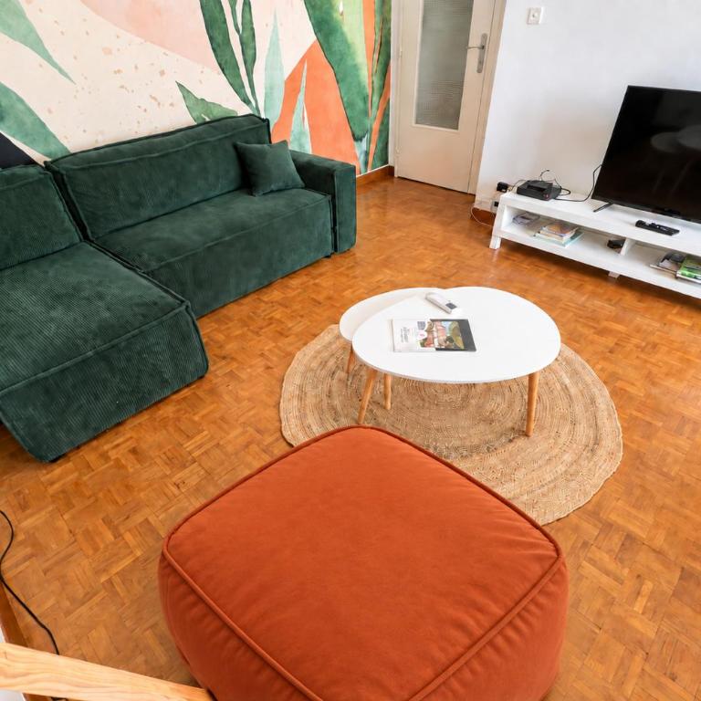 AC - Secure Parking - Near Central Station - Two-Bedroom Apartment - 9