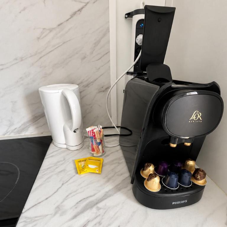 AC - Secure Parking - Near Central Station - Two-Bedroom Apartment - 12