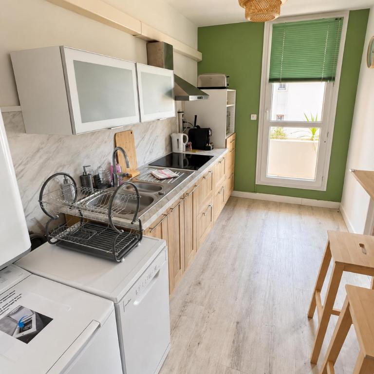 AC - Secure Parking - Near Central Station - Two-Bedroom Apartment - 5